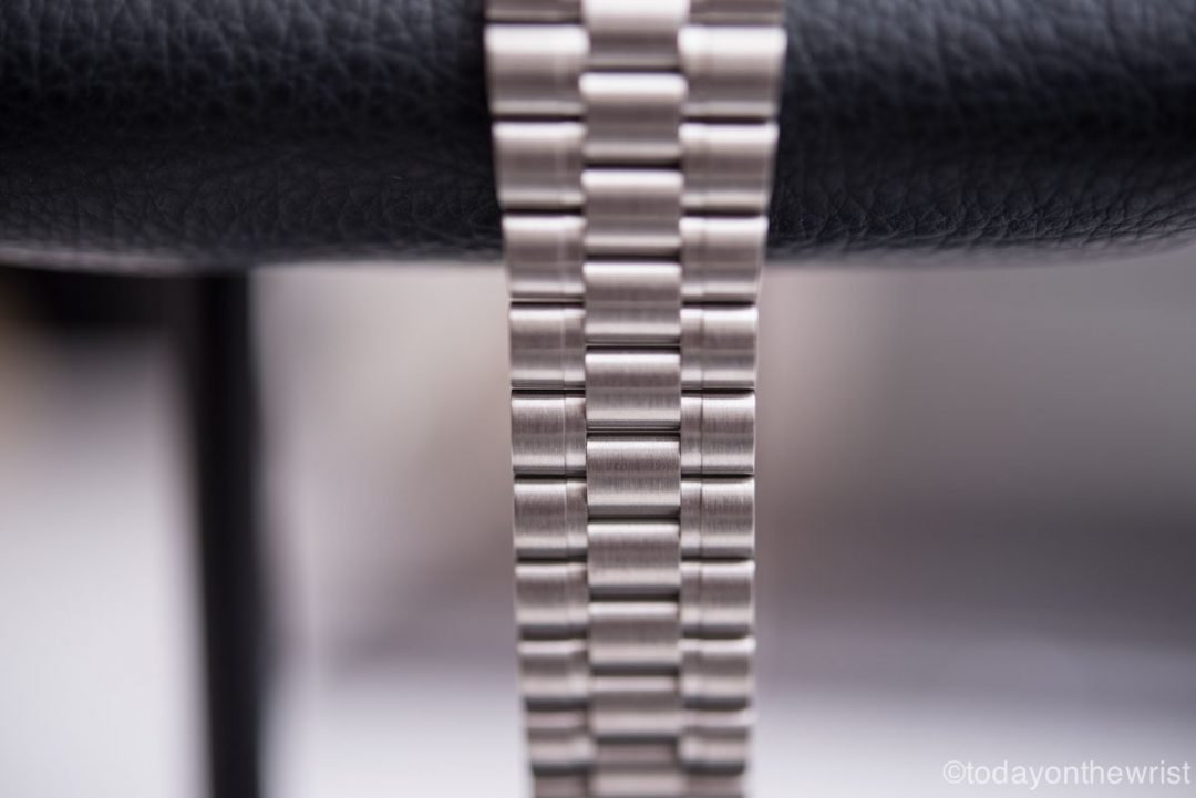 Omega Speedmaster Moonwatch Professional из золота Canopus