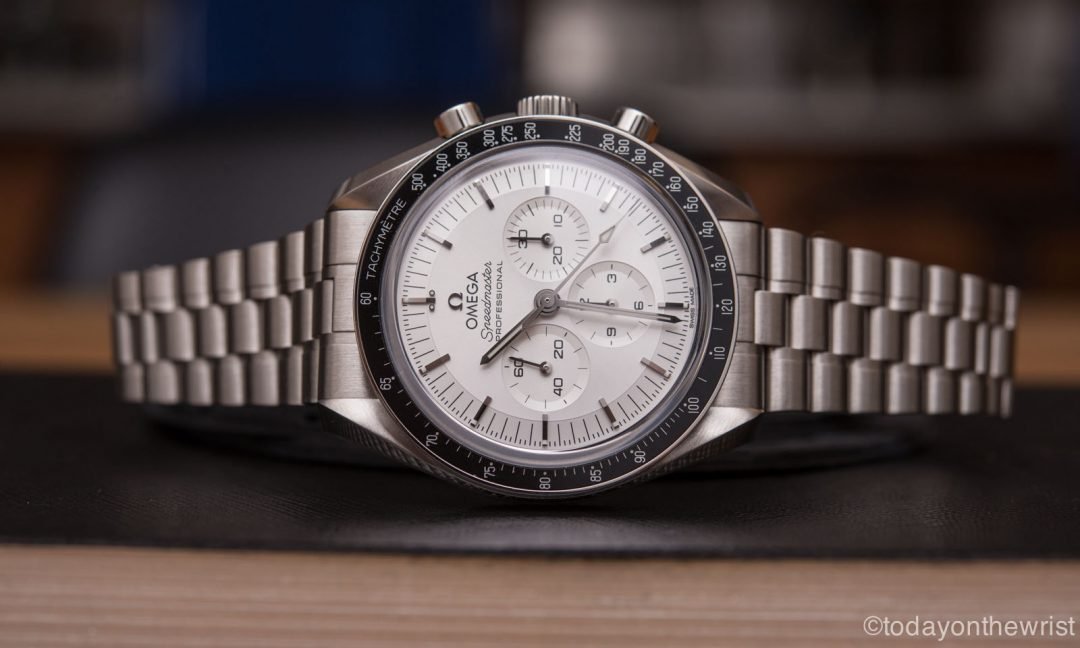 Omega Speedmaster Moonwatch Professional из золота Canopus