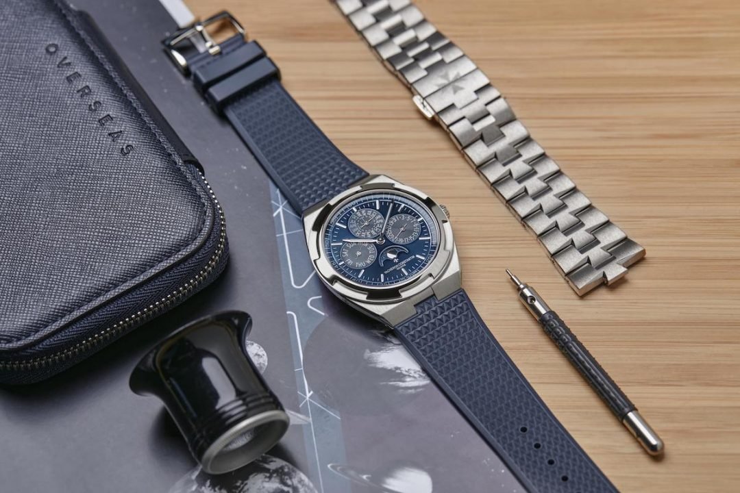 Vacheron Constantin Overseas Perpetual Calendar Ultra-Thin в белом золоте